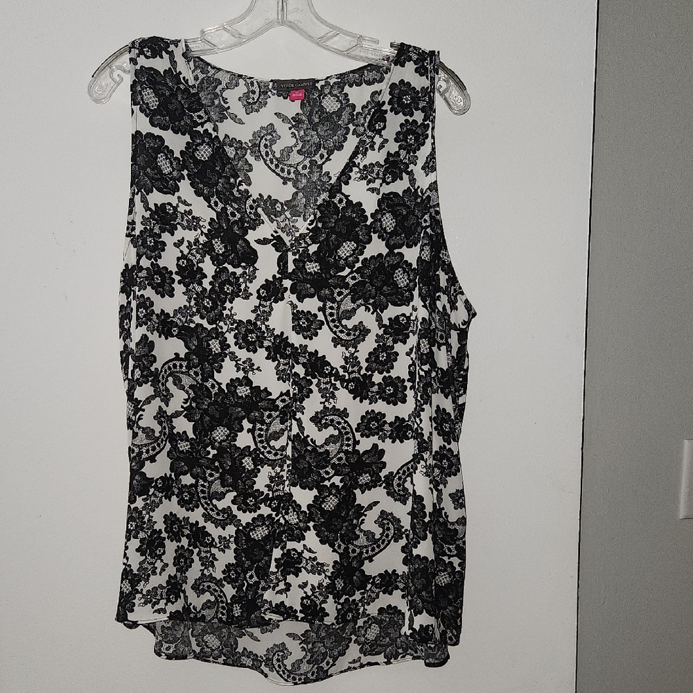 Vince Camuto Monochrome Floral Top